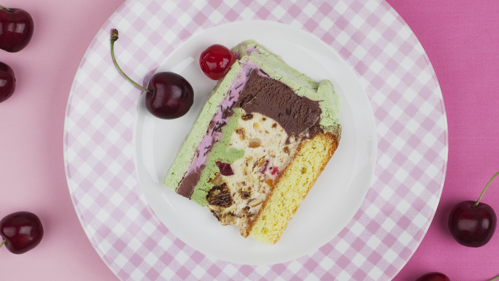 how-to-make-a-store-bought-ice-cream-cake-look-homemade